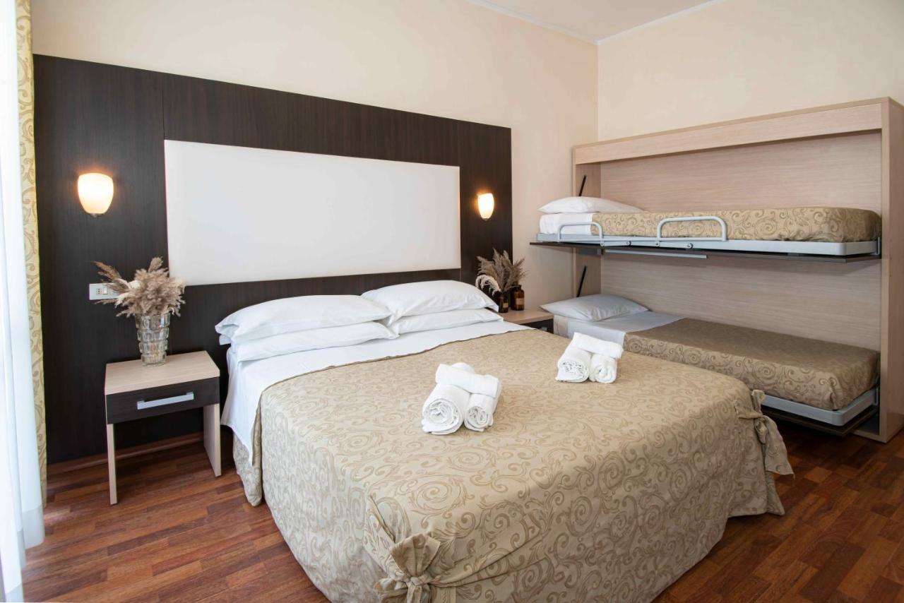 Hotel Baby B&B Milano Marittima Dış mekan fotoğraf