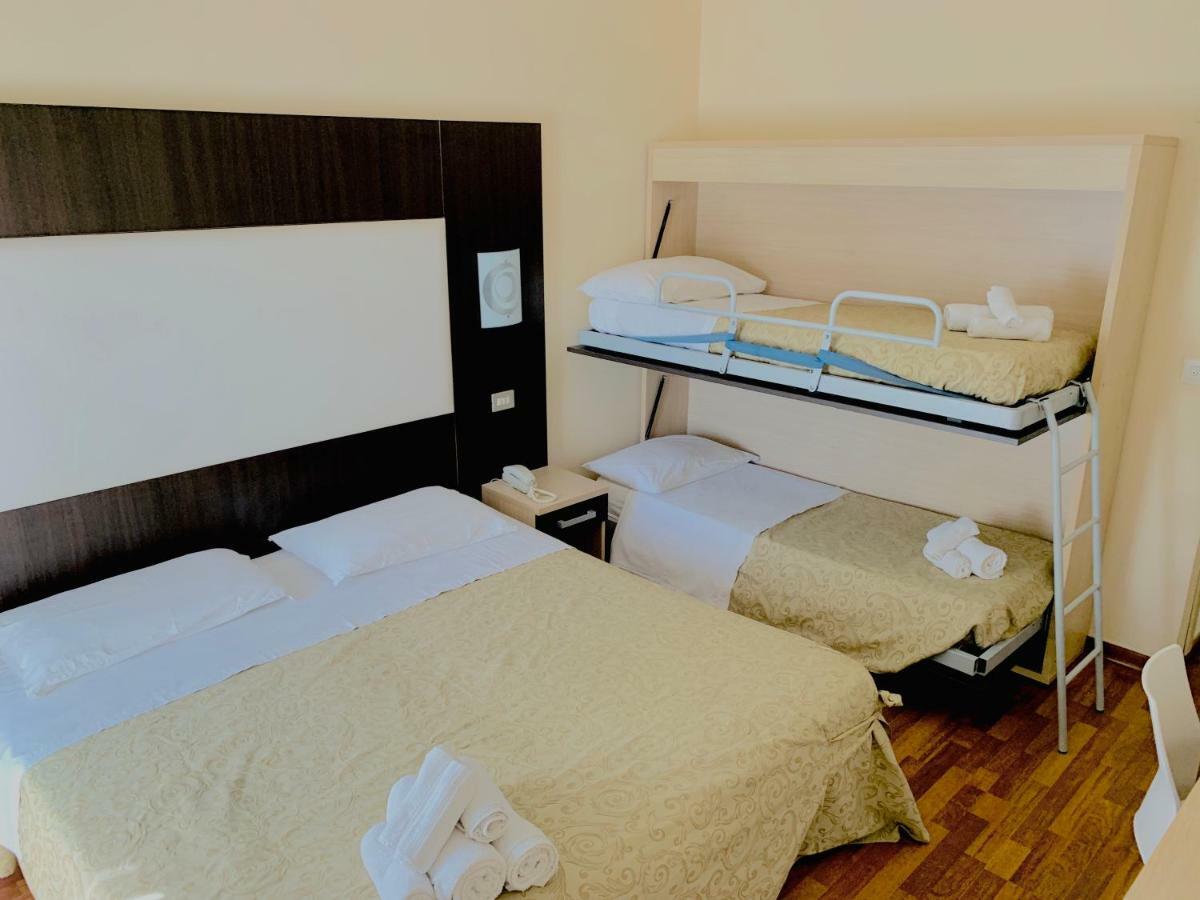 Hotel Baby B&B Milano Marittima Dış mekan fotoğraf