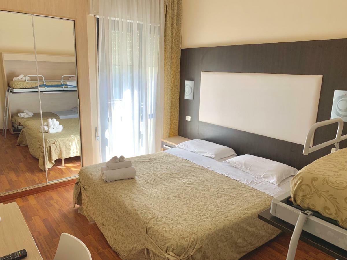 Hotel Baby B&B Milano Marittima Dış mekan fotoğraf